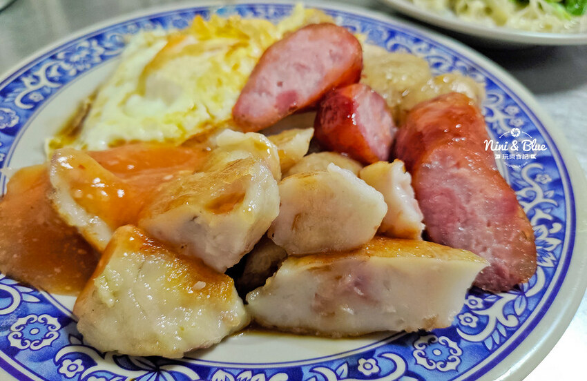 阿嬤a相思麵店 | 台中第二市場美食小吃,蘿蔔糕 糯米腸在阿嬤這也吃的到 Nini and Blue 玩樂食記