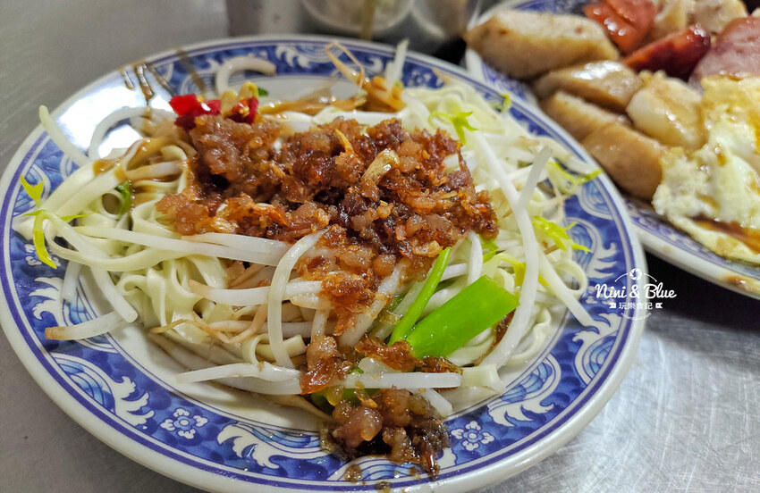 阿嬤a相思麵店 | 台中第二市場美食小吃,蘿蔔糕 糯米腸在阿嬤這也吃的到 Nini and Blue 玩樂食記