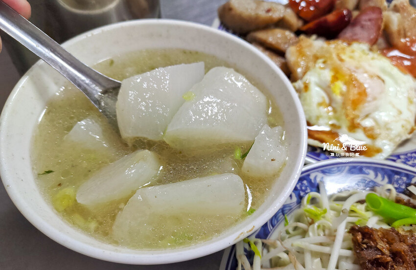 阿嬤a相思麵店 | 台中第二市場美食小吃,蘿蔔糕 糯米腸在阿嬤這也吃的到 Nini and Blue 玩樂食記