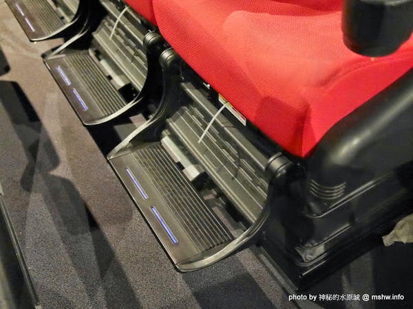 新竹大遠百威秀影城：【景點】新竹FE21 Vieshow Cinemas 4DX 大遠百威秀影城4DX全感官影廳@東區大遠百 : 坐在框體看電影,值回票價的體感遊戲,與鏡頭視角一起享受身歷其境的感動吧!!