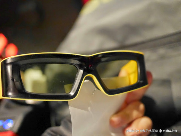 新竹大遠百威秀影城：【景點】新竹FE21 Vieshow Cinemas 4DX 大遠百威秀影城4DX全感官影廳@東區大遠百 : 坐在框體看電影,值回票價的體感遊戲,與鏡頭視角一起享受身歷其境的感動吧!!