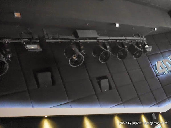 新竹大遠百威秀影城：【景點】新竹FE21 Vieshow Cinemas 4DX 大遠百威秀影城4DX全感官影廳@東區大遠百 : 坐在框體看電影,值回票價的體感遊戲,與鏡頭視角一起享受身歷其境的感動吧!!