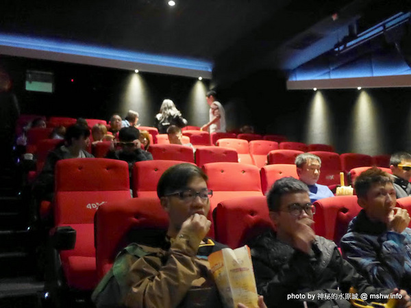 新竹大遠百威秀影城：【景點】新竹FE21 Vieshow Cinemas 4DX 大遠百威秀影城4DX全感官影廳@東區大遠百 : 坐在框體看電影,值回票價的體感遊戲,與鏡頭視角一起享受身歷其境的感動吧!!