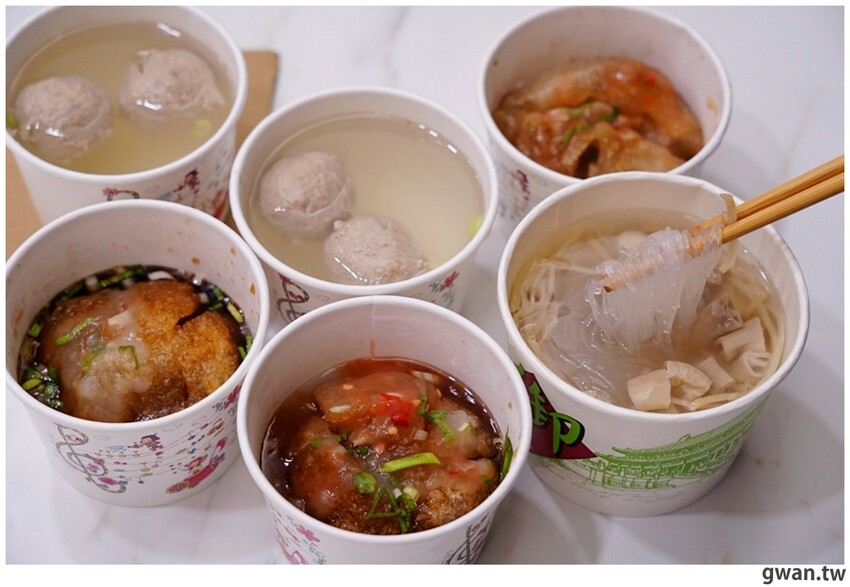 台中超夯脆皮肉圓，吃起來有雞排香氣，排到馬路邊也要吃！