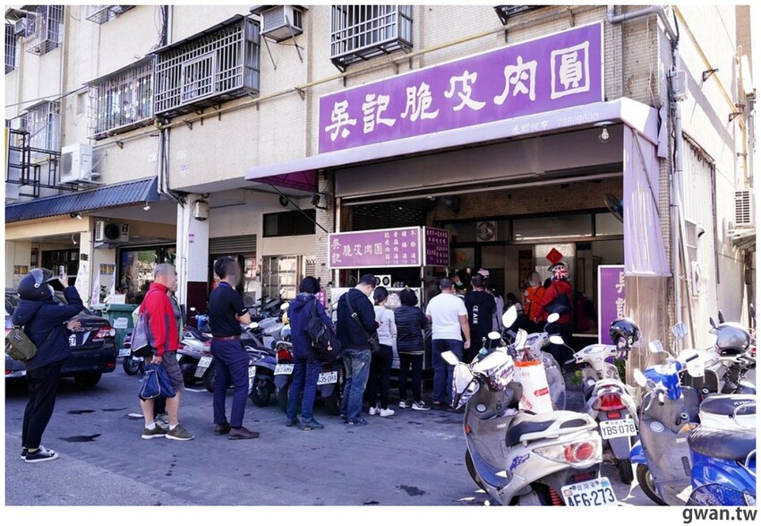 台中超夯脆皮肉圓，吃起來有雞排香氣，排到馬路邊也要吃！