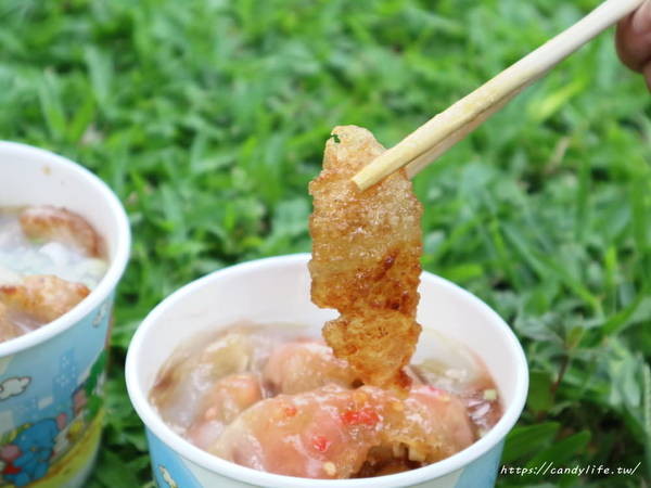 吳記脆皮肉圓：台中美食│吳記脆皮肉圓〃台中必吃美食，外皮會卡滋的脆皮肉圓，點一粒會不夠吃！