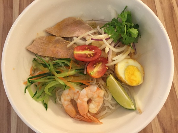 東央貢。泰食堂：東央貢。泰食堂