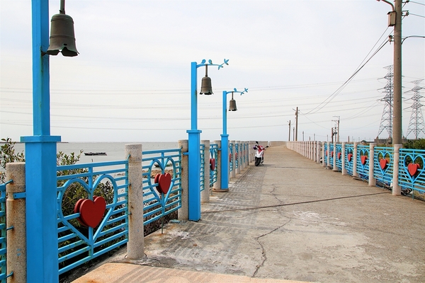 麗水漁港:【台中龍井景點】麗水驛站~百年漁港希臘風情 拍攝婚紗美照