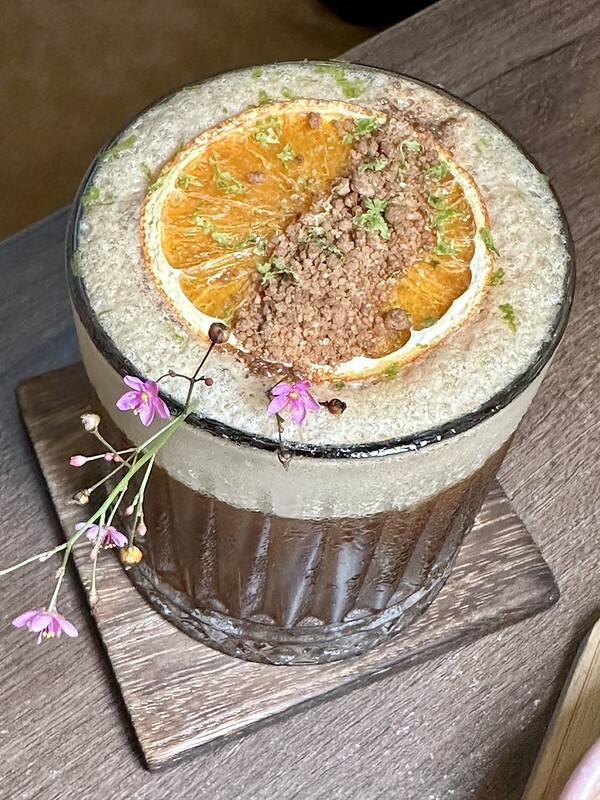 【台灣,基隆市,暖暖區】小市場咖啡,在傳統市場(源遠公有零售市場)裡衝突的存在,卻有如此的融合。同場加