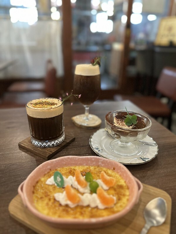 【台灣,基隆市,暖暖區】小市場咖啡,在傳統市場(源遠公有零售市場)裡衝突的存在,卻有如此的融合。同場加