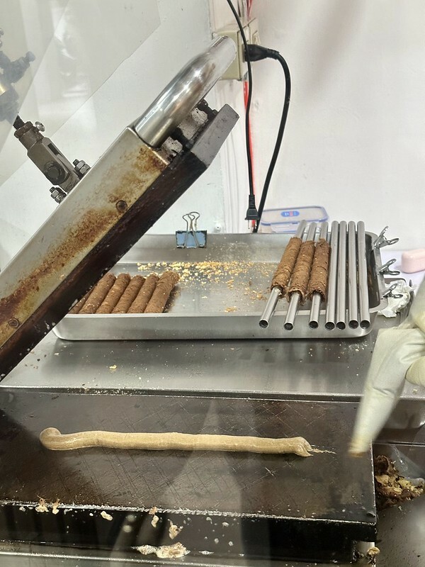 【台灣,基隆市,暖暖區】小市場咖啡,在傳統市場(源遠公有零售市場)裡衝突的存在,卻有如此的融合。同場加