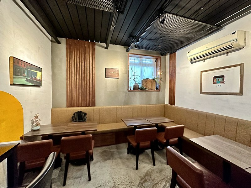 【台灣,基隆市,暖暖區】小市場咖啡,在傳統市場(源遠公有零售市場)裡衝突的存在,卻有如此的融合。同場加