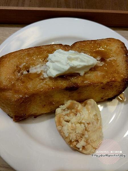 台北松山-[LeTAO 小樽洋菓子舖(松菸店)] 誠品松菸文創園區旁，來自北海道人氣乳酪蛋糕，濃郁鮮乳霜淇淋入口即化，閨蜜下午茶推薦懷舊時尚甜點