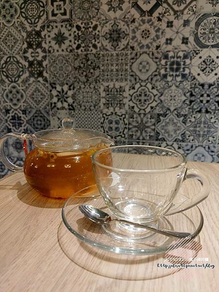 台北松山-[LeTAO 小樽洋菓子舖(松菸店)] 誠品松菸文創園區旁，來自北海道人氣乳酪蛋糕，濃郁鮮乳霜淇淋入口即化，閨蜜下午茶推薦懷舊時尚甜點