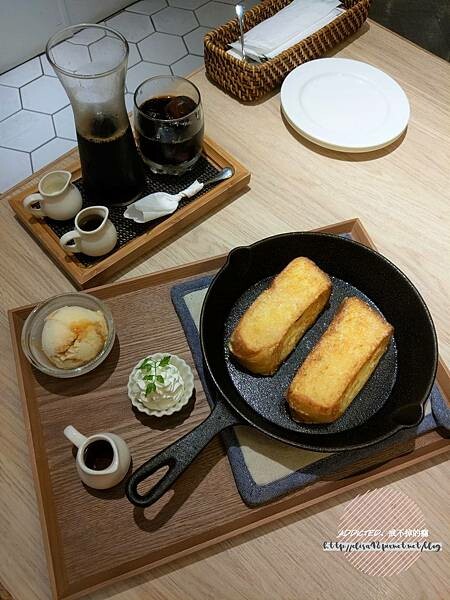 台北松山-[LeTAO 小樽洋菓子舖(松菸店)] 誠品松菸文創園區旁，來自北海道人氣乳酪蛋糕，濃郁鮮乳霜淇淋入口即化，閨蜜下午茶推薦懷舊時尚甜點