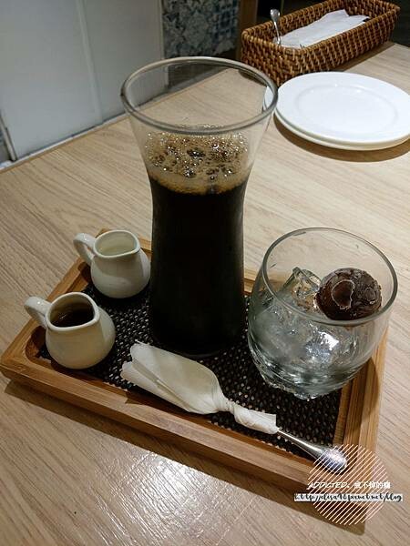 台北松山-[LeTAO 小樽洋菓子舖(松菸店)] 誠品松菸文創園區旁，來自北海道人氣乳酪蛋糕，濃郁鮮乳霜淇淋入口即化，閨蜜下午茶推薦懷舊時尚甜點