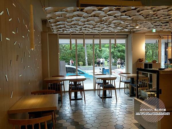 台北松山-[LeTAO 小樽洋菓子舖(松菸店)] 誠品松菸文創園區旁，來自北海道人氣乳酪蛋糕，濃郁鮮乳霜淇淋入口即化，閨蜜下午茶推薦懷舊時尚甜點