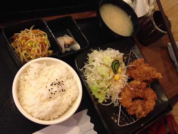 吉里吉里和食屋：<日式餐廳>吉里吉里和食屋-爆熱量炸物咖哩飯和日式定食的優雅交會