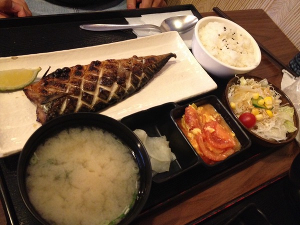 吉里吉里和食屋：<日式餐廳>吉里吉里和食屋-爆熱量炸物咖哩飯和日式定食的優雅交會