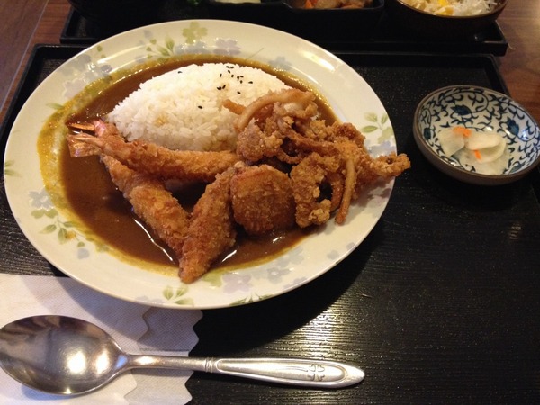 吉里吉里和食屋：<日式餐廳>吉里吉里和食屋-爆熱量炸物咖哩飯和日式定食的優雅交會