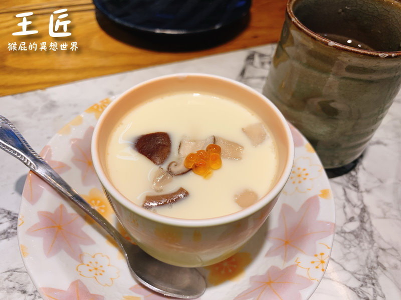 【東港碼頭美食】東港華僑市場-王匠黑鮪魚生魚片&日本料理!食尚玩家推薦王匠生魚片專賣店!內有王匠生魚片菜單!(屏東美食) @猴屁的異想世界