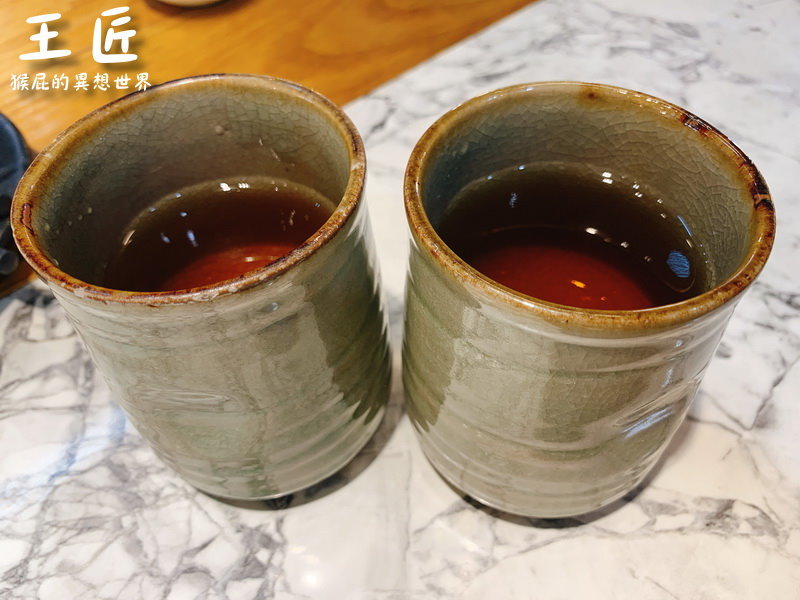 【東港碼頭美食】東港華僑市場-王匠黑鮪魚生魚片&日本料理!食尚玩家推薦王匠生魚片專賣店!內有王匠生魚片菜單!(屏東美食) @猴屁的異想世界