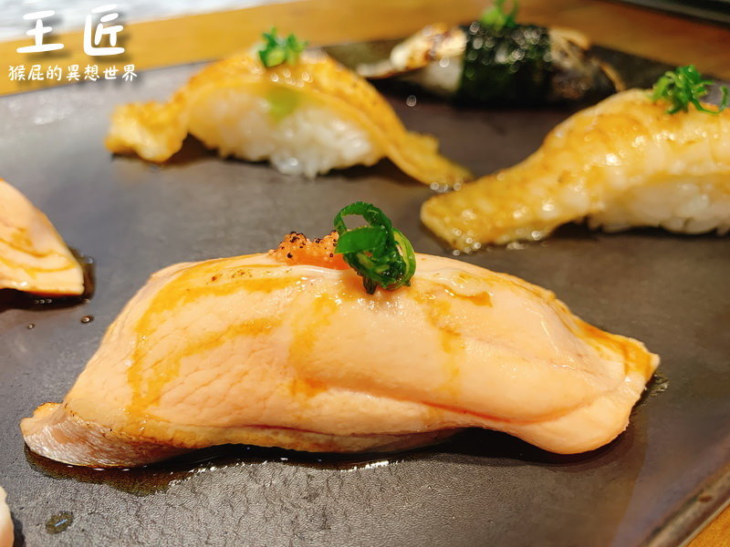 【東港碼頭美食】東港華僑市場-王匠黑鮪魚生魚片&日本料理!食尚玩家推薦王匠生魚片專賣店!內有王匠生魚片菜單!(屏東美食) @猴屁的異想世界