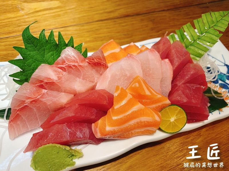 【東港碼頭美食】東港華僑市場-王匠黑鮪魚生魚片&日本料理!食尚玩家推薦王匠生魚片專賣店!內有王匠生魚片菜單!(屏東美食) @猴屁的異想世界