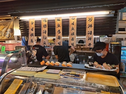 東港華僑市場 王匠生魚片 (3).jpg - 屏東 東港 華僑市場 王匠生魚片 意猶未盡