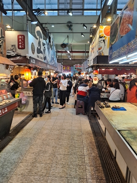 東港華僑市場 王匠生魚片 (17).jpg - 屏東 東港 華僑市場 王匠生魚片 意猶未盡