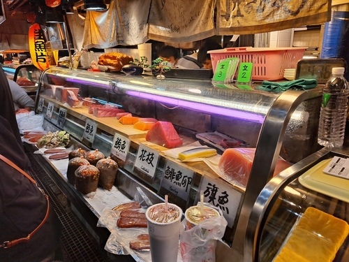 東港華僑市場 王匠生魚片 (5).jpg - 屏東 東港 華僑市場 王匠生魚片 意猶未盡