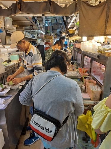 東港華僑市場 王匠生魚片 (6).jpg - 屏東 東港 華僑市場 王匠生魚片 意猶未盡