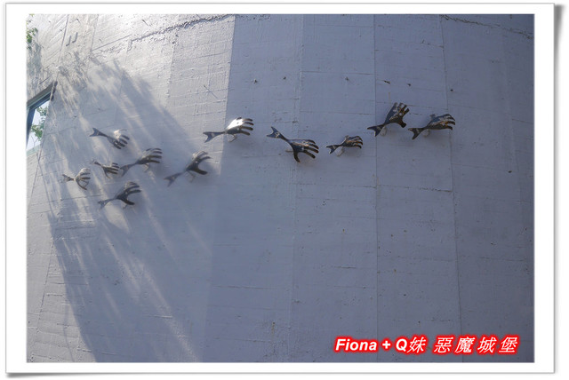 【彰化一日遊】華新創意生活館+窯燒貓村+襪仔王觀光工廠+台灣手套博物館+華陽公園，一路玩下來，認識口罩、手套與襪子的製造過程，欣賞可愛窯燒貓咪，加上小孩最愛的溜滑梯，玩好玩滿的開心親子遊。