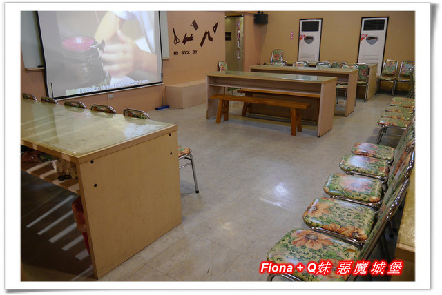 【彰化一日遊】華新創意生活館+窯燒貓村+襪仔王觀光工廠+台灣手套博物館+華陽公園，一路玩下來，認識口罩、手套與襪子的製造過程，欣賞可愛窯燒貓咪，加上小孩最愛的溜滑梯，玩好玩滿的開心親子遊。