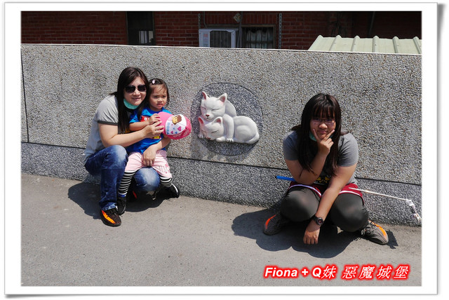 【彰化一日遊】華新創意生活館+窯燒貓村+襪仔王觀光工廠+台灣手套博物館+華陽公園，一路玩下來，認識口罩、手套與襪子的製造過程，欣賞可愛窯燒貓咪，加上小孩最愛的溜滑梯，玩好玩滿的開心親子遊。