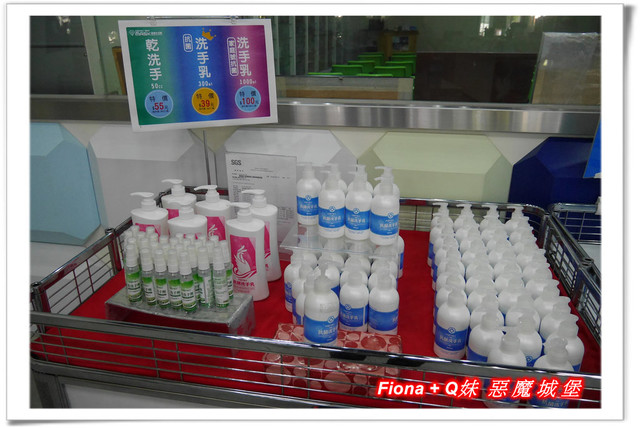 【彰化一日遊】華新創意生活館+窯燒貓村+襪仔王觀光工廠+台灣手套博物館+華陽公園，一路玩下來，認識口罩、手套與襪子的製造過程，欣賞可愛窯燒貓咪，加上小孩最愛的溜滑梯，玩好玩滿的開心親子遊。