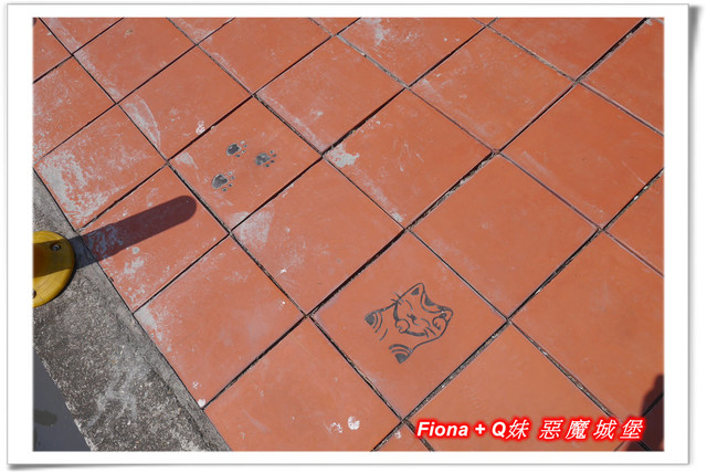 【彰化一日遊】華新創意生活館+窯燒貓村+襪仔王觀光工廠+台灣手套博物館+華陽公園，一路玩下來，認識口罩、手套與襪子的製造過程，欣賞可愛窯燒貓咪，加上小孩最愛的溜滑梯，玩好玩滿的開心親子遊。