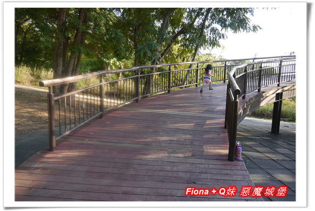 【彰化一日遊】華新創意生活館+窯燒貓村+襪仔王觀光工廠+台灣手套博物館+華陽公園，一路玩下來，認識口罩、手套與襪子的製造過程，欣賞可愛窯燒貓咪，加上小孩最愛的溜滑梯，玩好玩滿的開心親子遊。