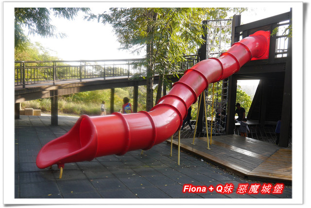 【彰化一日遊】華新創意生活館+窯燒貓村+襪仔王觀光工廠+台灣手套博物館+華陽公園，一路玩下來，認識口罩、手套與襪子的製造過程，欣賞可愛窯燒貓咪，加上小孩最愛的溜滑梯，玩好玩滿的開心親子遊。