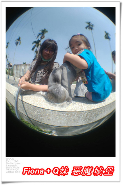 【彰化一日遊】華新創意生活館+窯燒貓村+襪仔王觀光工廠+台灣手套博物館+華陽公園，一路玩下來，認識口罩、手套與襪子的製造過程，欣賞可愛窯燒貓咪，加上小孩最愛的溜滑梯，玩好玩滿的開心親子遊。