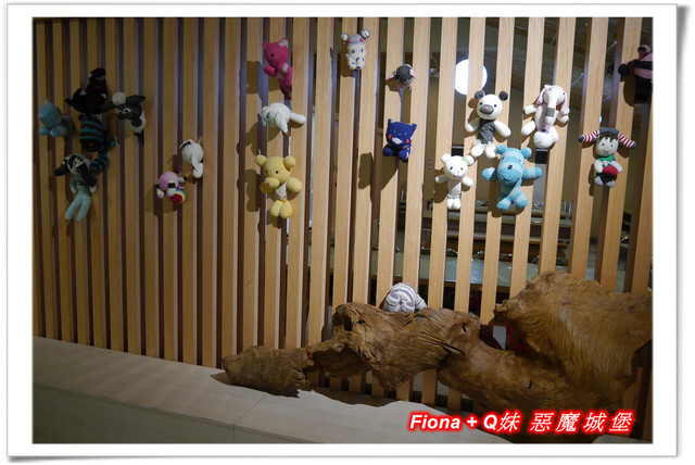 【彰化一日遊】華新創意生活館+窯燒貓村+襪仔王觀光工廠+台灣手套博物館+華陽公園，一路玩下來，認識口罩、手套與襪子的製造過程，欣賞可愛窯燒貓咪，加上小孩最愛的溜滑梯，玩好玩滿的開心親子遊。