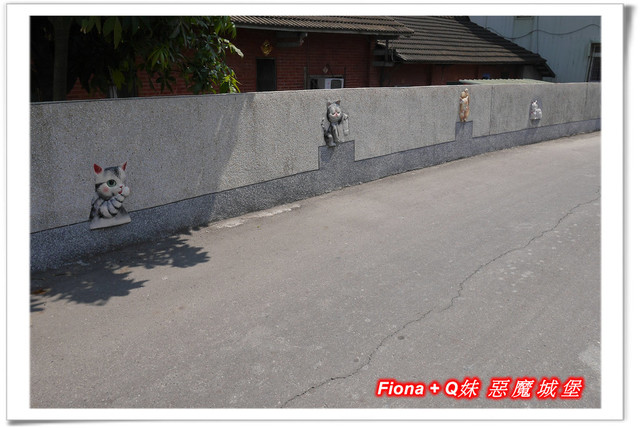 【彰化一日遊】華新創意生活館+窯燒貓村+襪仔王觀光工廠+台灣手套博物館+華陽公園，一路玩下來，認識口罩、手套與襪子的製造過程，欣賞可愛窯燒貓咪，加上小孩最愛的溜滑梯，玩好玩滿的開心親子遊。