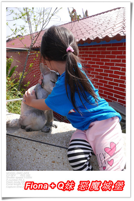 【彰化一日遊】華新創意生活館+窯燒貓村+襪仔王觀光工廠+台灣手套博物館+華陽公園，一路玩下來，認識口罩、手套與襪子的製造過程，欣賞可愛窯燒貓咪，加上小孩最愛的溜滑梯，玩好玩滿的開心親子遊。