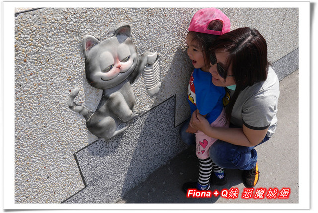 【彰化一日遊】華新創意生活館+窯燒貓村+襪仔王觀光工廠+台灣手套博物館+華陽公園，一路玩下來，認識口罩、手套與襪子的製造過程，欣賞可愛窯燒貓咪，加上小孩最愛的溜滑梯，玩好玩滿的開心親子遊。