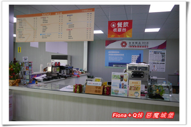 【彰化一日遊】華新創意生活館+窯燒貓村+襪仔王觀光工廠+台灣手套博物館+華陽公園，一路玩下來，認識口罩、手套與襪子的製造過程，欣賞可愛窯燒貓咪，加上小孩最愛的溜滑梯，玩好玩滿的開心親子遊。