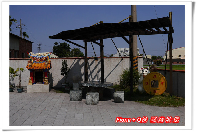 【彰化一日遊】華新創意生活館+窯燒貓村+襪仔王觀光工廠+台灣手套博物館+華陽公園，一路玩下來，認識口罩、手套與襪子的製造過程，欣賞可愛窯燒貓咪，加上小孩最愛的溜滑梯，玩好玩滿的開心親子遊。