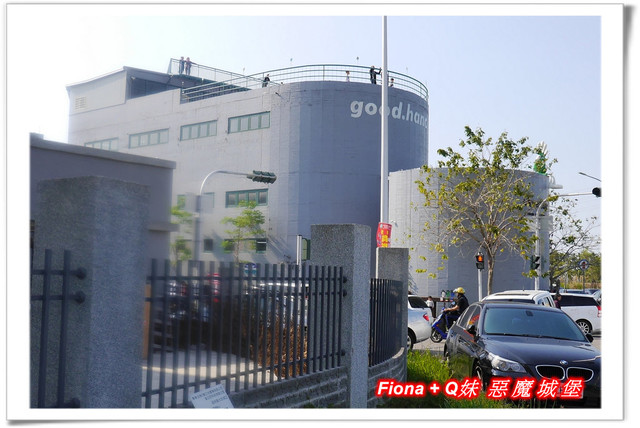 【彰化一日遊】華新創意生活館+窯燒貓村+襪仔王觀光工廠+台灣手套博物館+華陽公園，一路玩下來，認識口罩、手套與襪子的製造過程，欣賞可愛窯燒貓咪，加上小孩最愛的溜滑梯，玩好玩滿的開心親子遊。