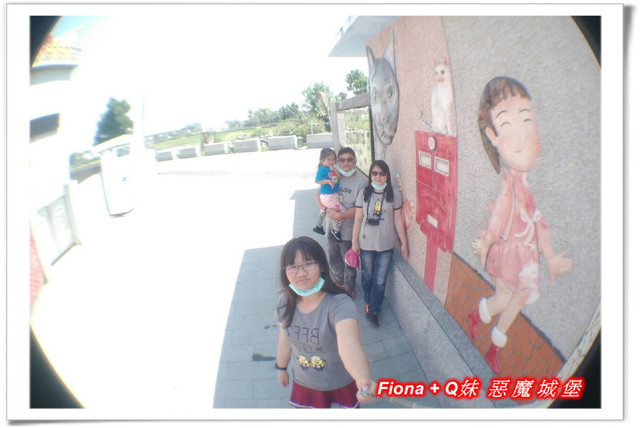 【彰化一日遊】華新創意生活館+窯燒貓村+襪仔王觀光工廠+台灣手套博物館+華陽公園，一路玩下來，認識口罩、手套與襪子的製造過程，欣賞可愛窯燒貓咪，加上小孩最愛的溜滑梯，玩好玩滿的開心親子遊。