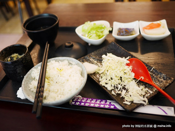 吉津日式定食：【食記】台中吉津日式玉定食@南屯捷運MRT溝仔墘 : 豬排口感還可以, 不過白飯偏乾略黏,配菜過於無味,蒸蛋略水