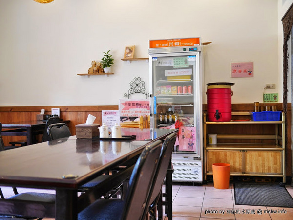 吉津日式定食：【食記】台中吉津日式玉定食@南屯捷運MRT溝仔墘 : 豬排口感還可以, 不過白飯偏乾略黏,配菜過於無味,蒸蛋略水